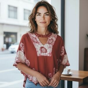 Chic Red and White Floral Women's Tunic